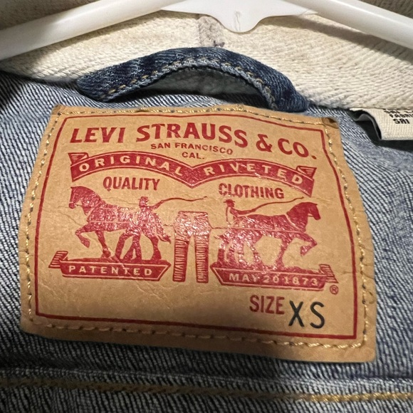 Levi Jean jacket with hood - Picture 2 of 3